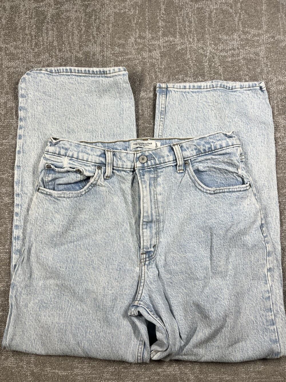 Abercrombie And Fitch The 90s Relaxed High Rise Light Wash Jean Size 31/12s